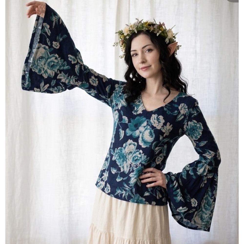 Lucky Flare Bell Sleeve Top Size S Linen/Viscose Blue‎ Floral Fairycore Festival